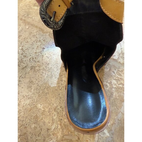 Womens Embroidered Floral Tan Heeled Sandals With Stud Accents & Adjustable Stra - Picture 9 of 10